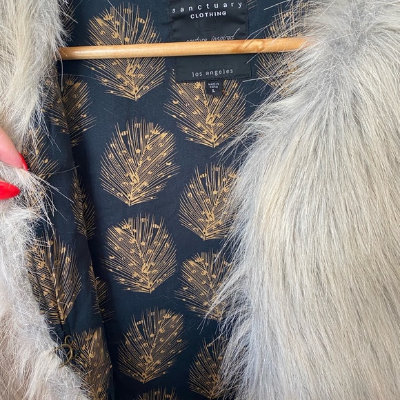 Sanctuary Faux Fur Vest NWOT - Picture 4 of 6